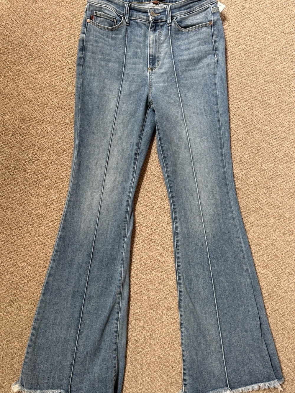 JUDY BLUE HIGH WAISTED FLARE FRONT PINTUCK DETAIL & FRAY HEM size 9/29 - Picture 3 of 7